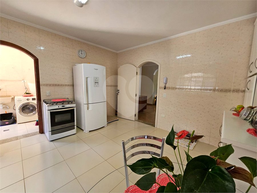 Casa térrea em Atibaia com 3 dormitórios (2 suítes), piscina, espaço gourmet, condomínio fechado