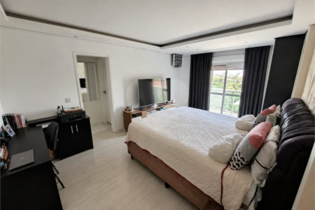 Casa à venda no Condomínio Estância Marambaia, Vinhedo | 3 suítes, piscina e terreno de 810 m²