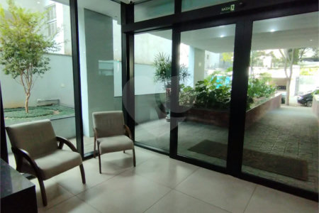 Sala comercial na Oscar Freire à venda Sala coml à venda na Oscar Freire OPORTUNIDADE Sala coml esquina. Rebouças