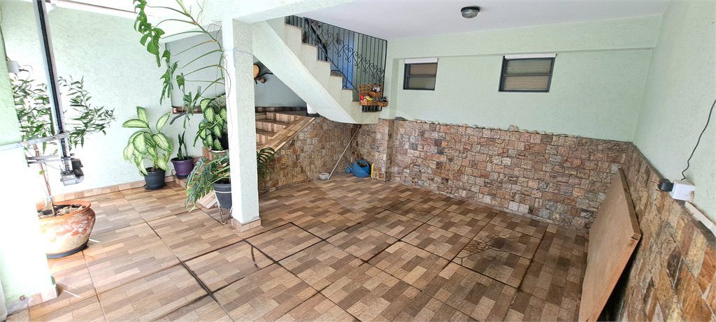 Casa no Jardim Medeiros ampla com 3 dormitórios bem distribuída