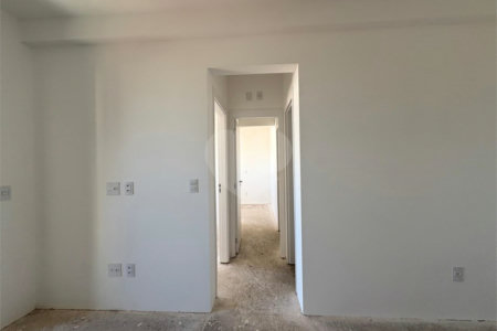 Apartamento no IRINEU MASSARI á venda
