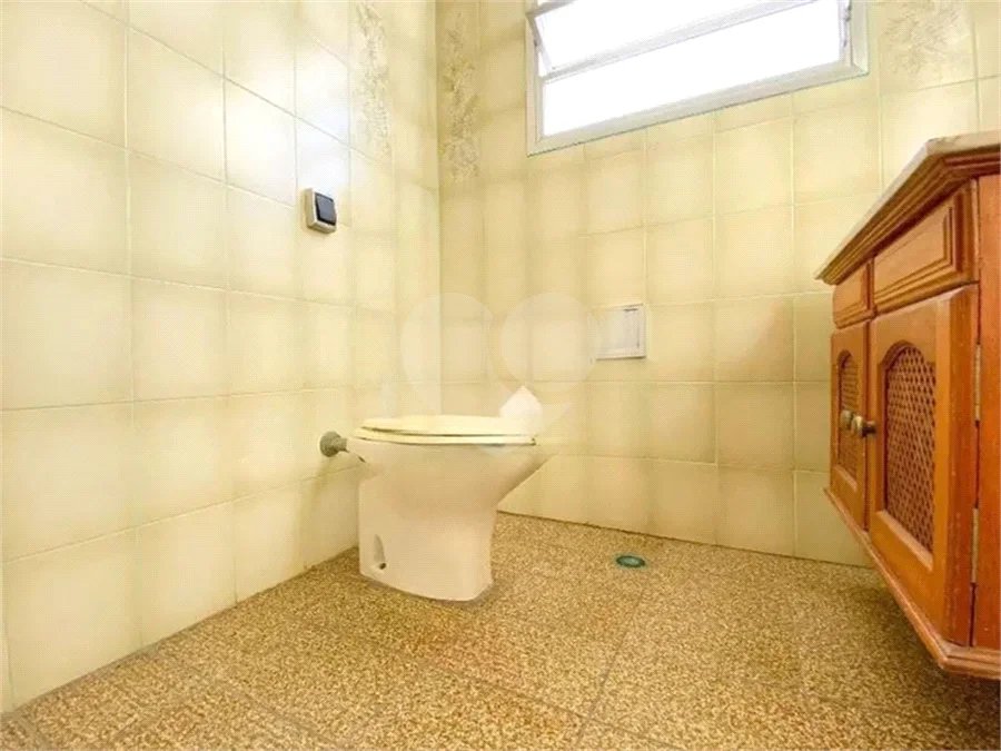 Oportunidade à venda na Vila Ipojuca: Sobrado Espaçoso com 200m²de área construída e 250m2 de terreno - 4 Dormitórios e 5 Vagas de garagem.