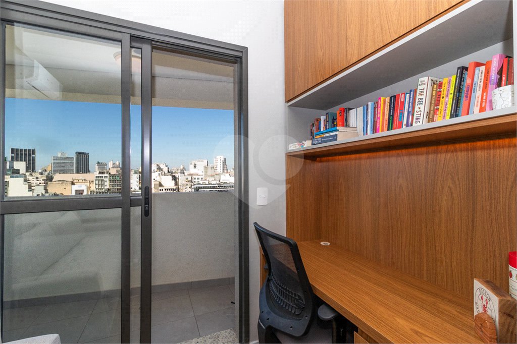 Apartamento de 68m² com 2 Quartos (1 Suíte) e 1 Vaga no Condomínio Downtown - República