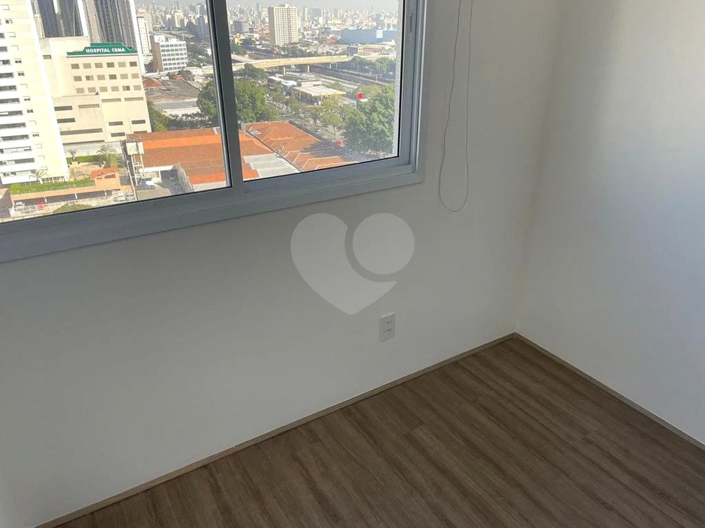 Apartamento mobiliado, novo, com 38m útil, ótima localização REF:903711
