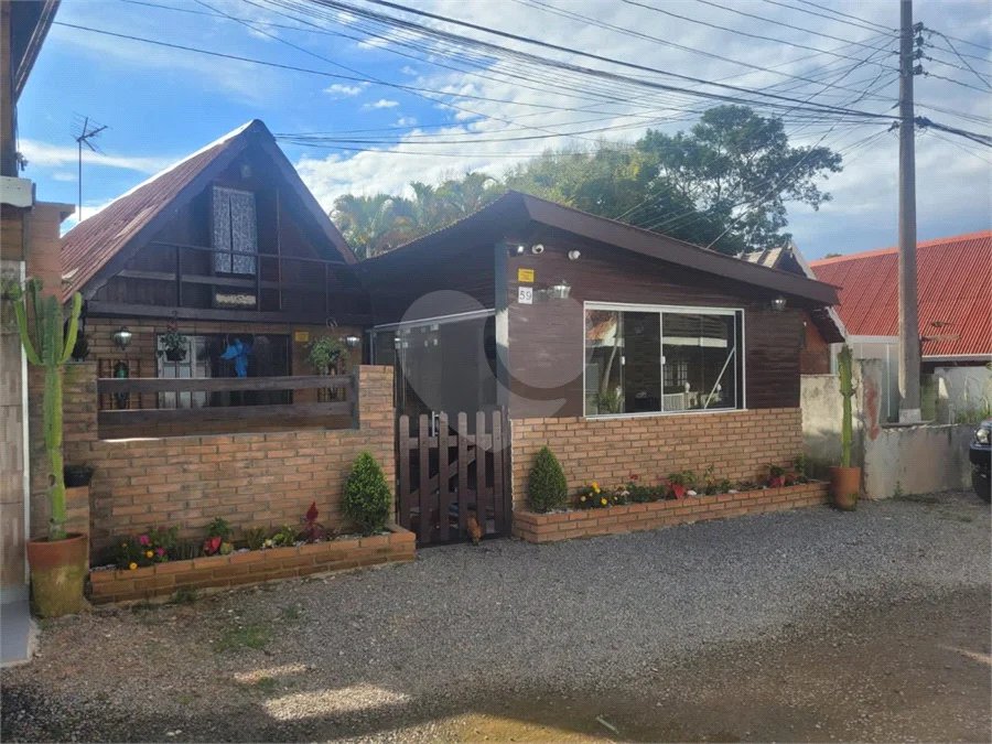 Chalé à venda em Atibaia 140m²– Condomínio fechado com lazer completo