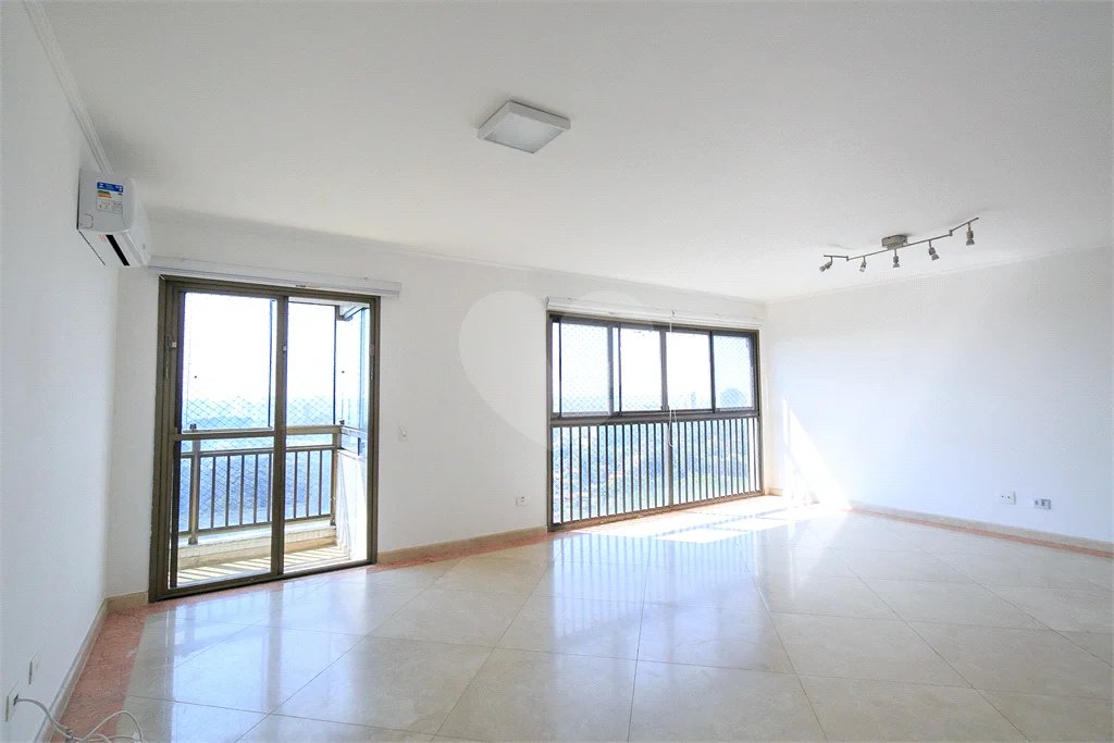Apartamento locação Alto da Boa Vista próximo Jardim Marajoara.
