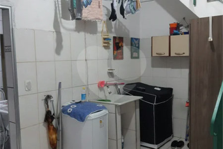 Casa com 250m², 4 dormitórios, 2 vagas.