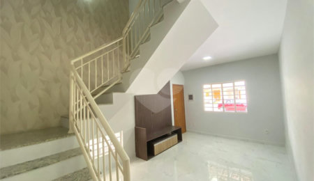 Casa à venda com 3 quartos, sendo 1 suíte,  no condomínio Maria Bonita, Indaiatuba - SP