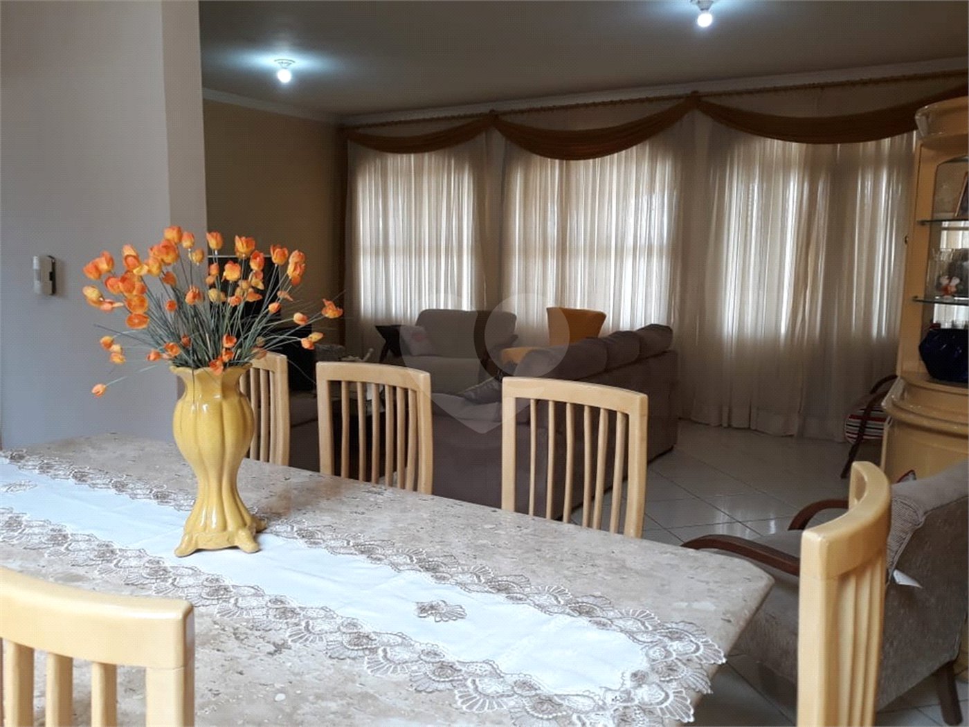 Sobrado à venda com 4 quartos, sendo 2 suítes, em Jardim dos Pinheiros, Atibaia, SP