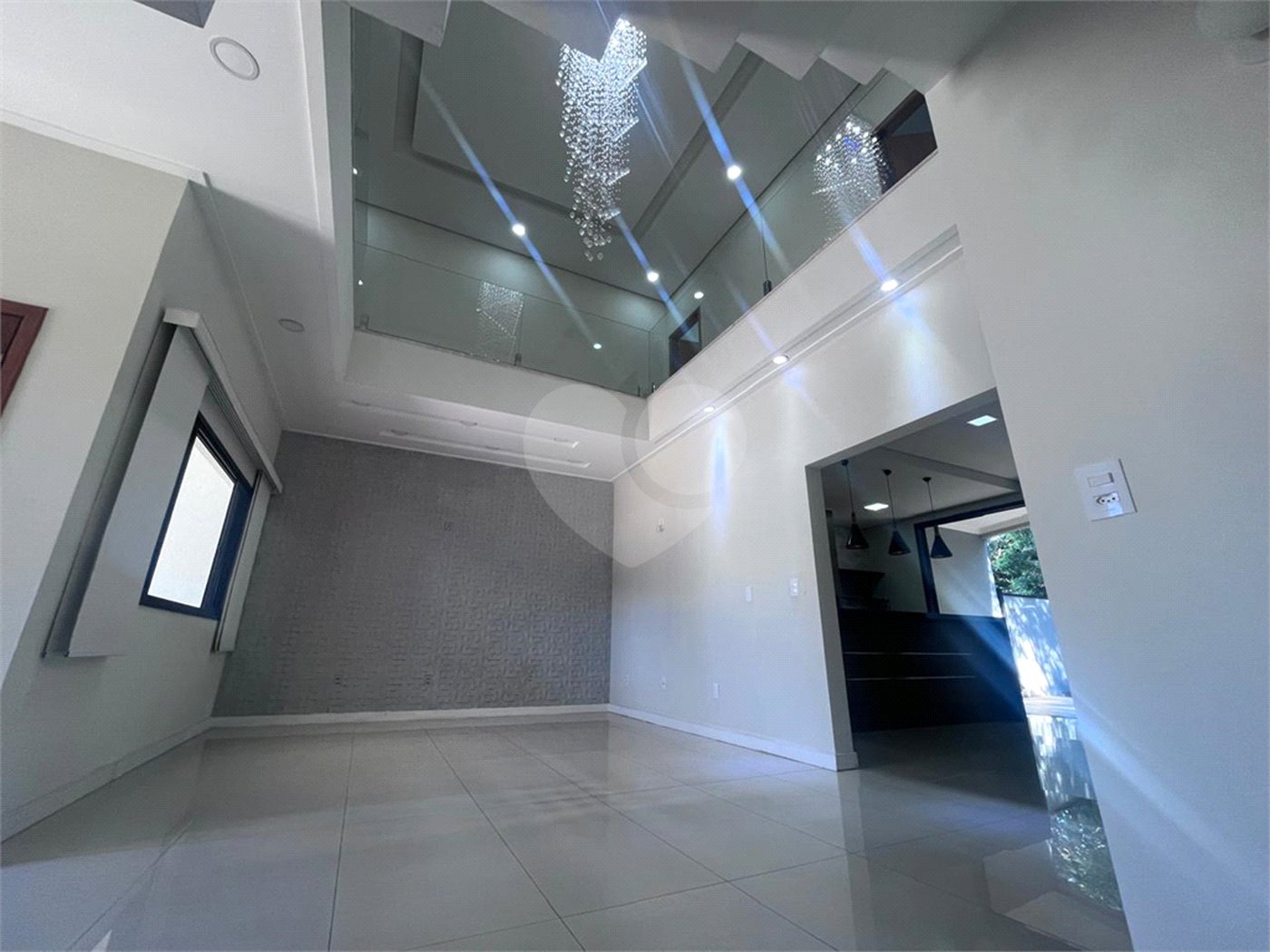 Casa à venda com 3 quartos, sendo 1 suíte, no condomínio Jardim Guarujá, Salto - SP