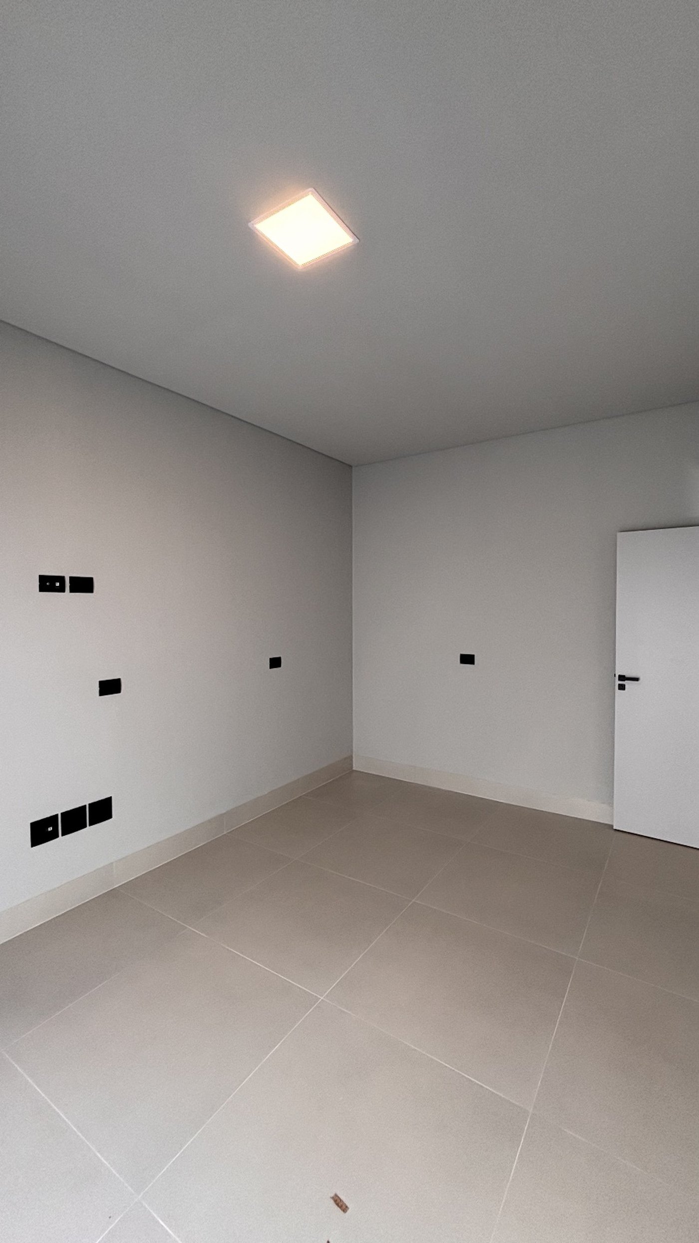 Casa à venda com 4 quartos, sendo 2 suítes, no condomínio Residencial Damha Belvedere, Presidente Prudente - SP