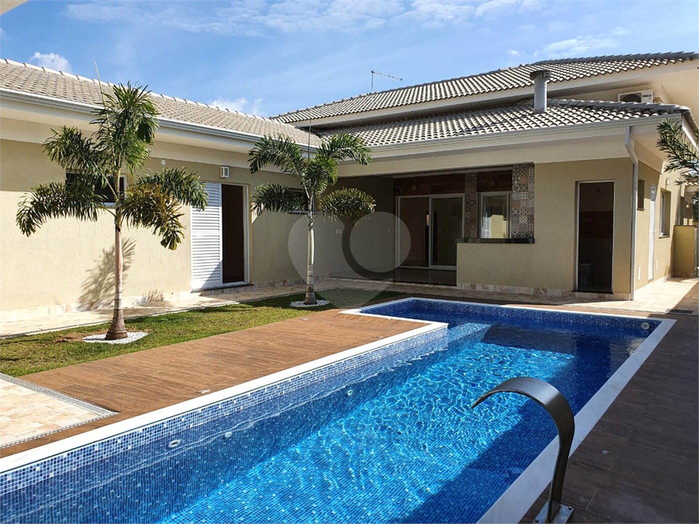 Casa à venda com 3 suítes no condomínio Porto Atibaia, Atibaia - SP