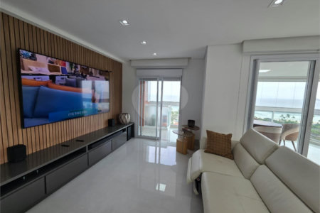 Apartamento à venda com 4 quartos, sendo 2 suítes, em Enseada, Guarujá, SP