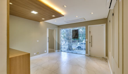 Casa à venda ou para alugar com 12 quartos, sendo 2 suítes,  em Alto da Boa Vista, São Paulo, SP