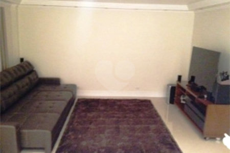 Casa à venda com 3 quartos, sendo 1 suíte, no condomínio Residencial Água Fria, São Paulo - SP