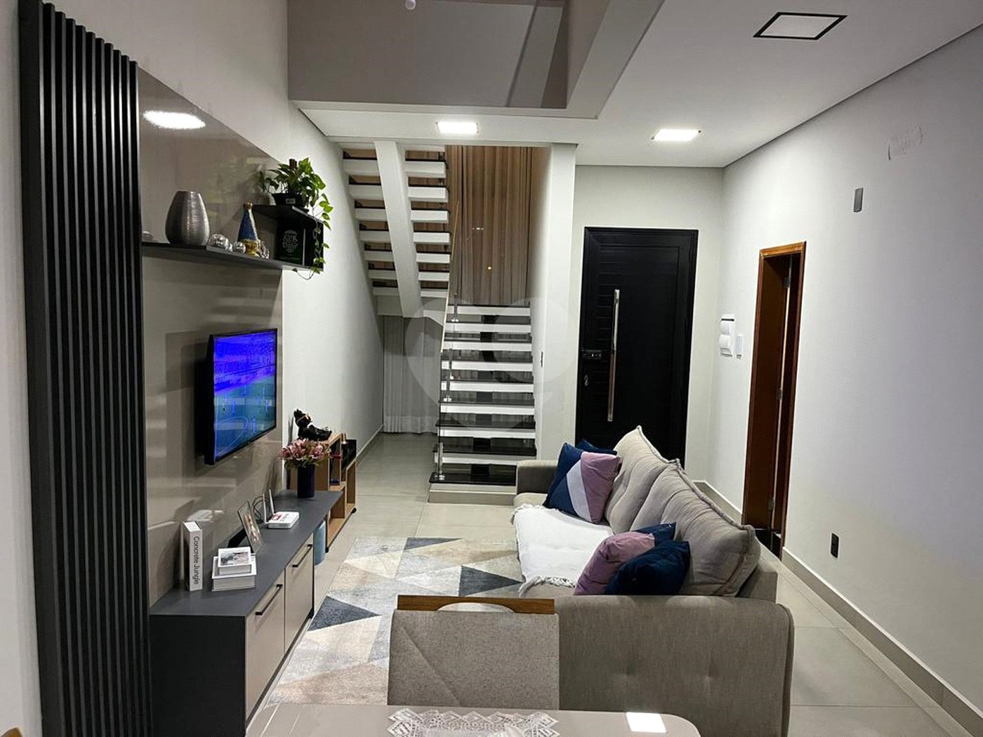 Casa à venda com 3 quartos, sendo 1 suíte, no condomínio Horto Florestal Villagio, Sorocaba - SP