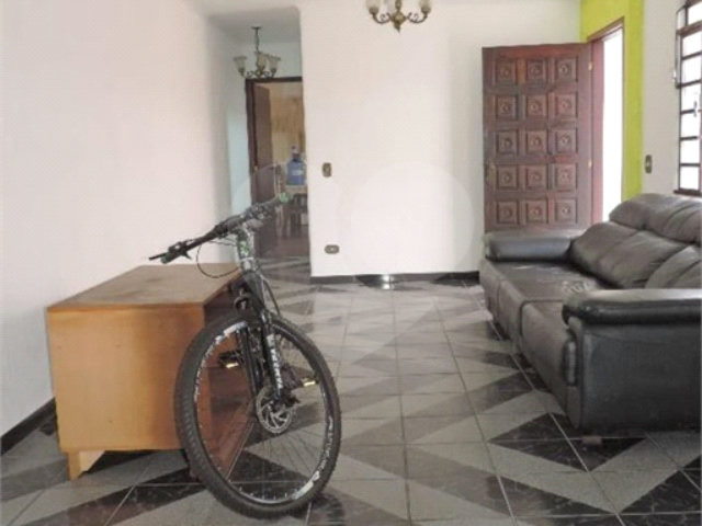 Sobrado à venda com 4 quartos em Vila Ipojuca, São Paulo, SP