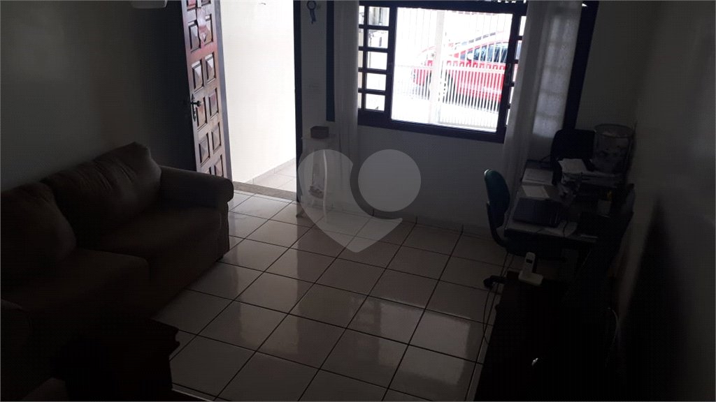 Sobrado à venda com 3 quartos, sendo 1 suíte,  em Vila Caputera, Mogi das Cruzes, SP