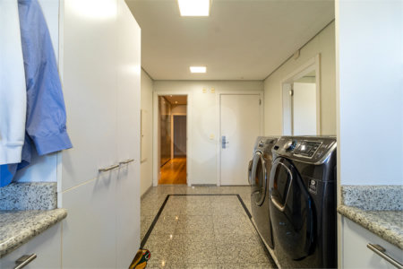 Apartamento à venda com 5 suítes em Moema, São Paulo, SP