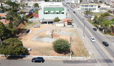 Terreno plano à venda ou locação na Alameda Lucas Nogueira Garcez – Vila Giglio, Atibaia