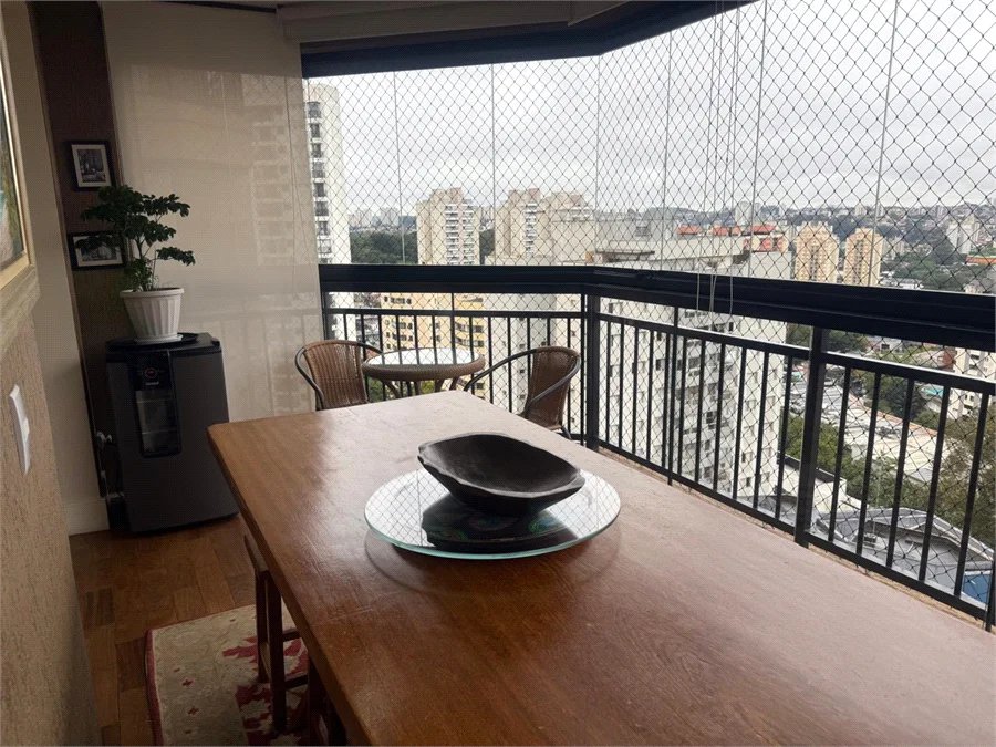 Apartamento à venda com 3 suítes em Vila Suzana, São Paulo, SP