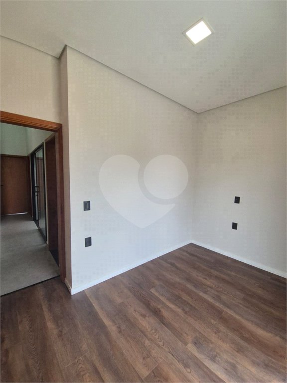 Casa à venda com 3 quartos, sendo 1 suíte, no condomínio Horto Florestal Villagio, Sorocaba - SP