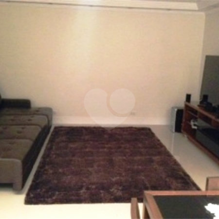 Casa à venda com 3 quartos, sendo 1 suíte, no condomínio Residencial Água Fria, São Paulo - SP