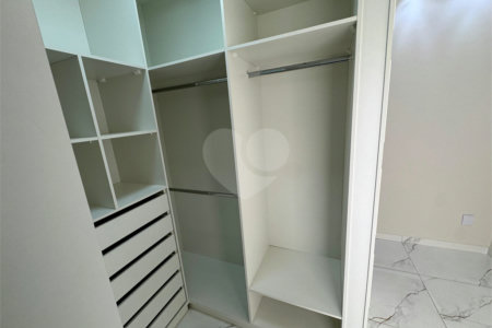 Casa à venda com 5 quartos, sendo 4 suítes, no condomínio Golden Ville, Itapetininga - SP