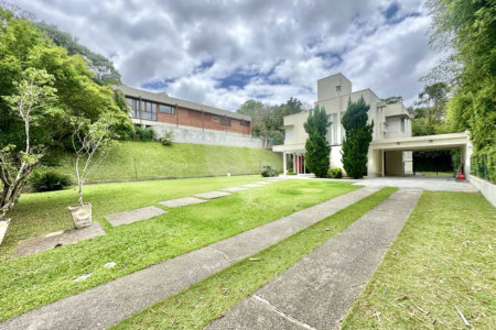 Casa à venda com 4 suítes no condomínio Recanto Impla, Carapicuíba - SP