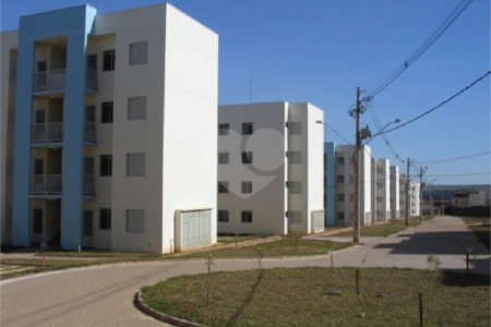 Apartamento no Condomínio Residencial Jardim das Torres.
