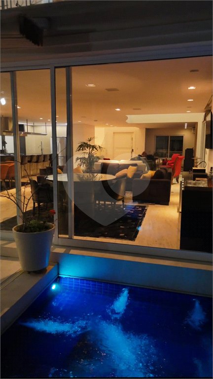 Casa à venda com 4 suítes no condomínio Villaggio Houda, São Paulo - SP
