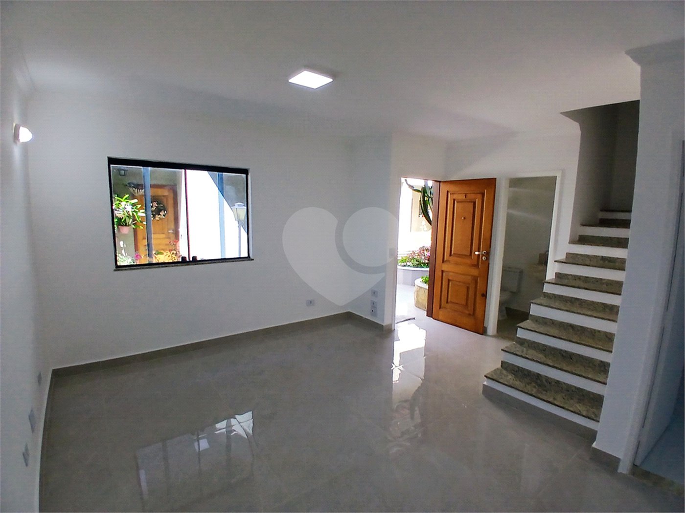 Casa à venda com 3 quartos, sendo 1 suíte,  no condomínio Res Saint Honoré, São Paulo - SP