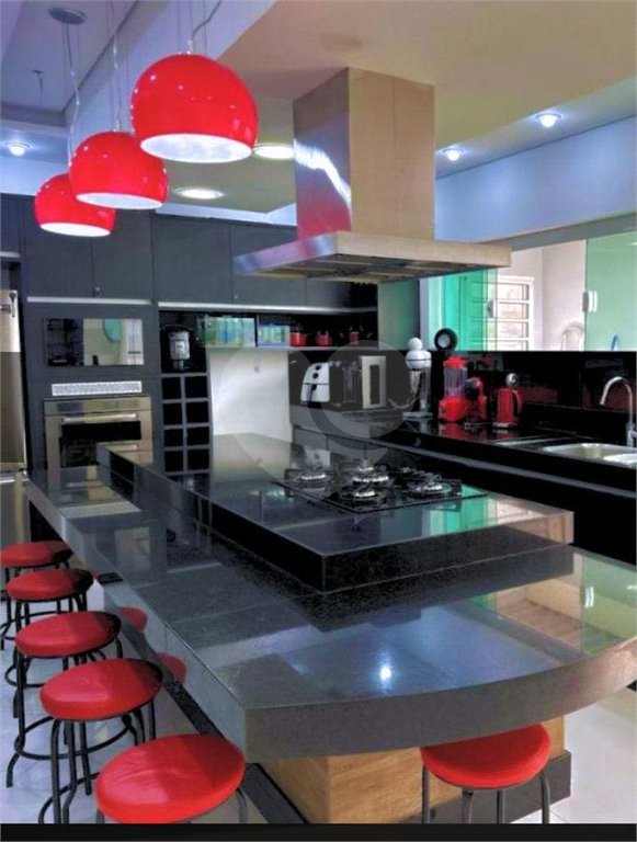 Casa à venda com 4 quartos, sendo 2 suítes, em Pinheiros, São Paulo, SP
