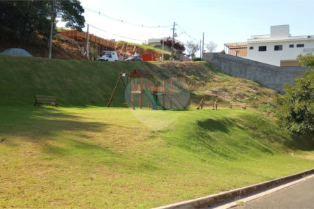 Casa à venda com 3 suítes no condomínio Picollo, Louveira - SP