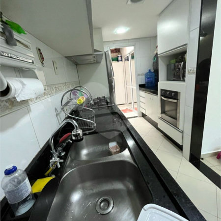 Casa à venda com 3 quartos, sendo 1 suíte, no condomínio Vila das Cores, São Paulo - SP