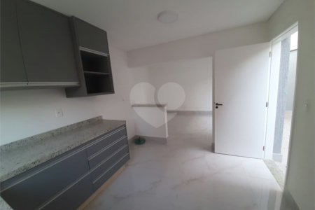 Sobrado à venda com 4 quartos, sendo 3 suítes, em Vila Paulicéia, São Paulo, SP