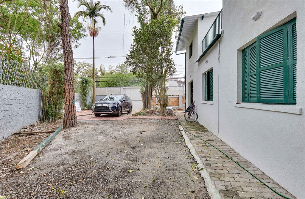 Casa para alugar com 5 quartos, sendo 3 suítes,  em Chácara Monte Alegre, São Paulo, SP