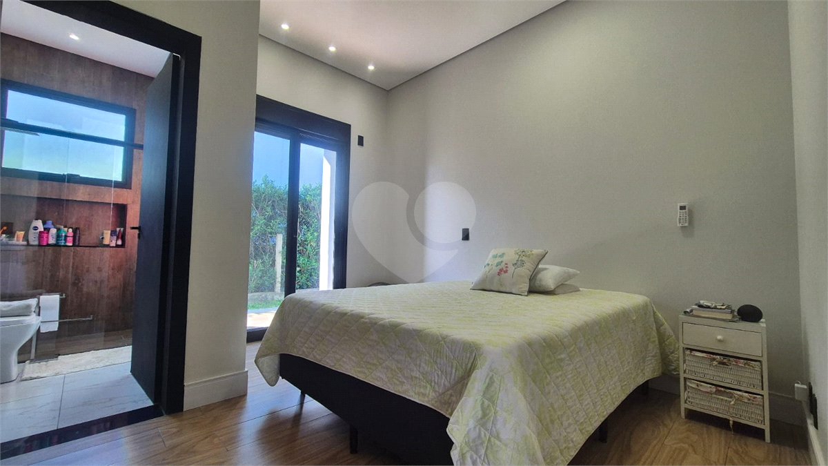 Casa à venda com 5 quartos, sendo 3 suítes, no condomínio Residencial Vale do Lago, Sorocaba - SP