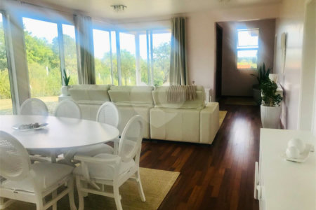 Casa à venda com 3 quartos, sendo 1 suíte, no condomínio Residencial Patrimônio do Carmo, São Roque - SP