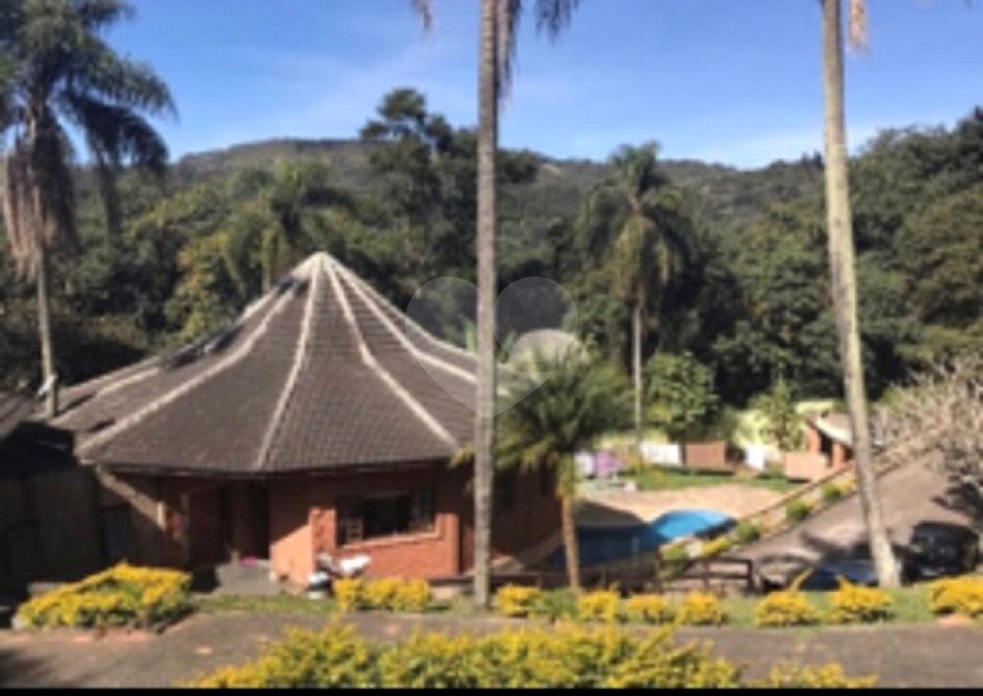 Sobrado à venda ou para alugar com 4 suítes em Serra da Cantareira, Mairiporã, SP