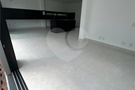 Casa à venda com 4 quartos, sendo 2 suítes, no condomínio Swiss Park, São Bernardo do Campo - SP