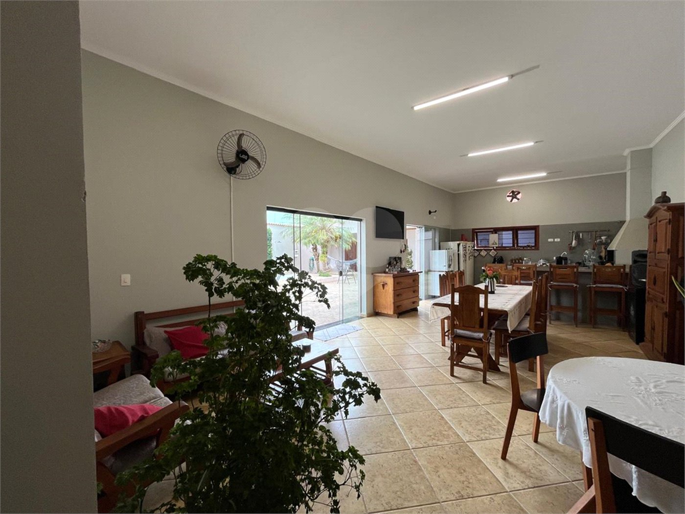 Casa à venda com 3 suítes em Jardim Shangri-lá, Itapetininga, SP