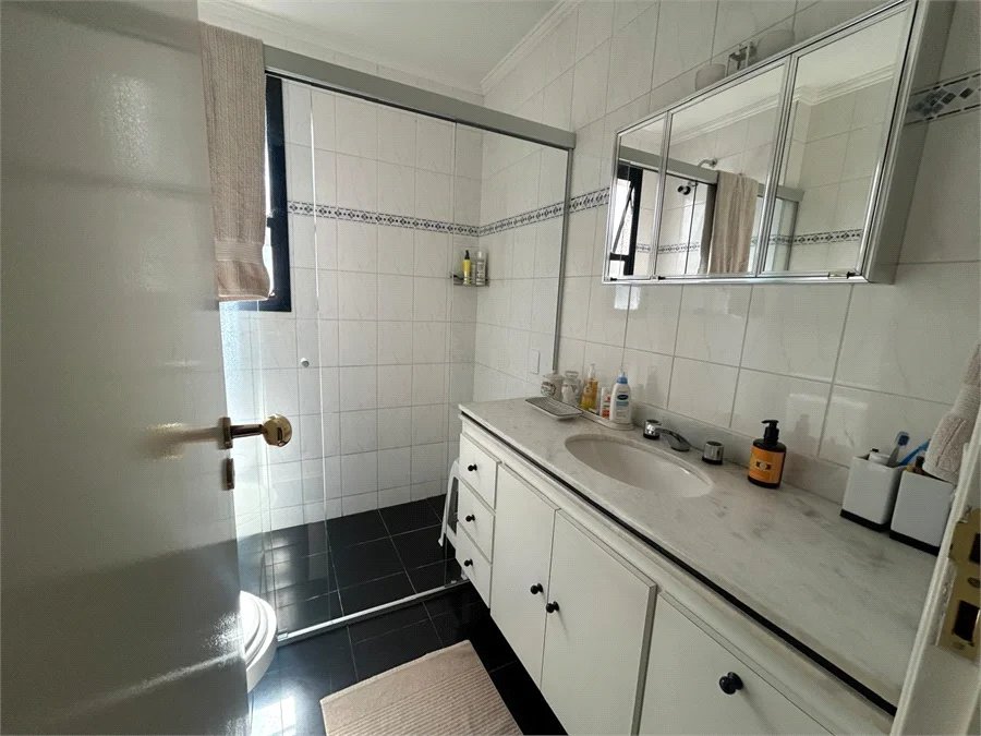 Apartamento à venda com 4 quartos, sendo 2 suítes,  em Pinheiros, São Paulo, SP