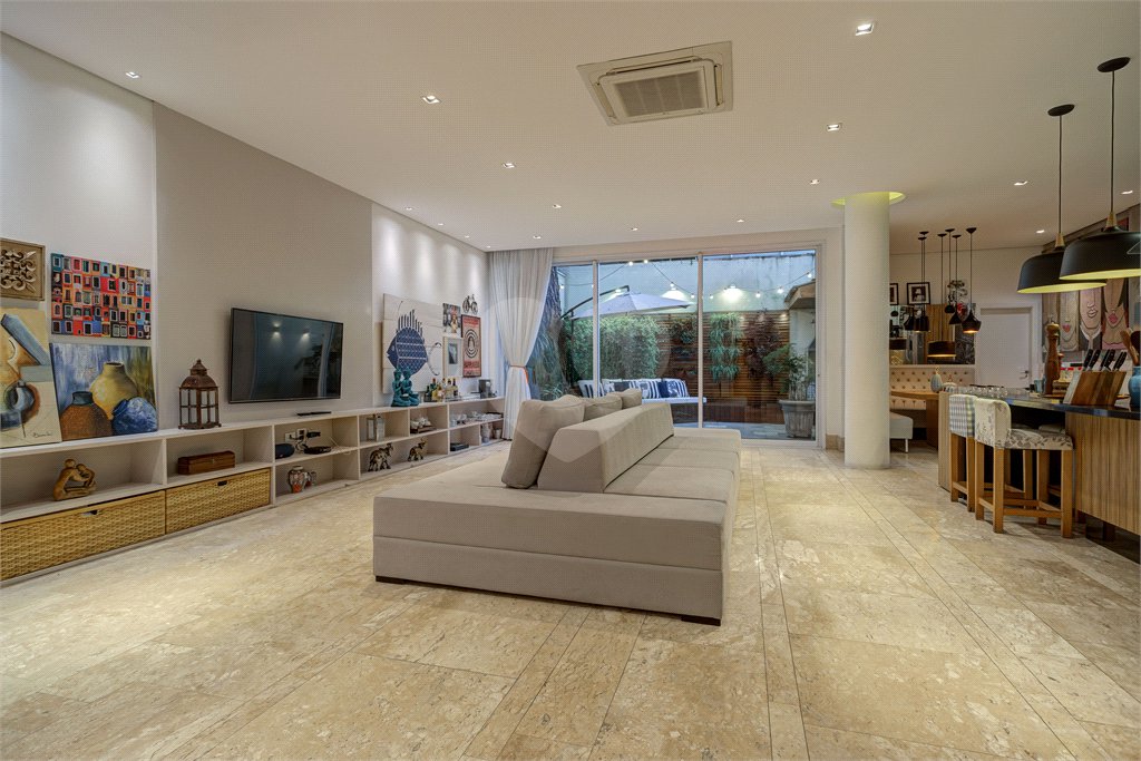Casa à venda com 4 suítes no condomínio Ville de France, São Paulo - SP