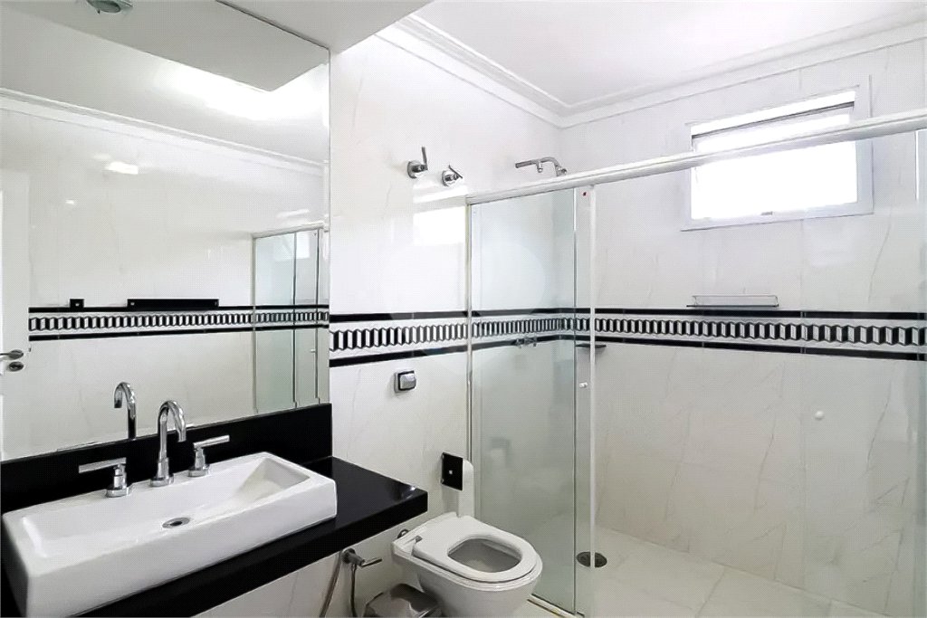 Sobrado à venda ou para alugar com 5 quartos, sendo 4 suítes, em Alto de Pinheiros, São Paulo, SP