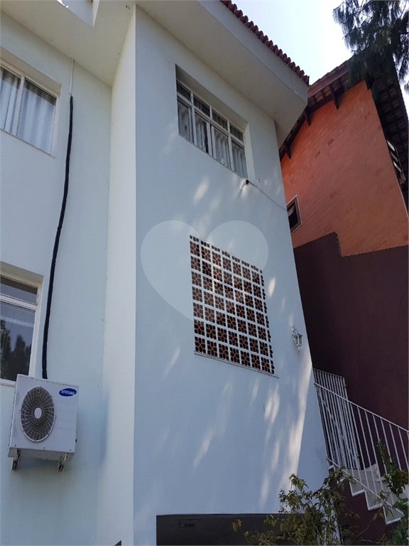 Casa à venda com 4 quartos, sendo 2 suítes, no condomínio Ibiratiba, São Paulo - SP
