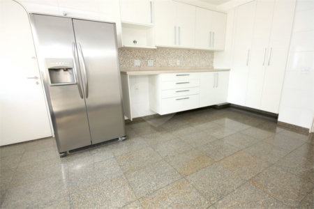 Apartamento à venda com 4 suítes em Jardim Marajoara, São Paulo, SP