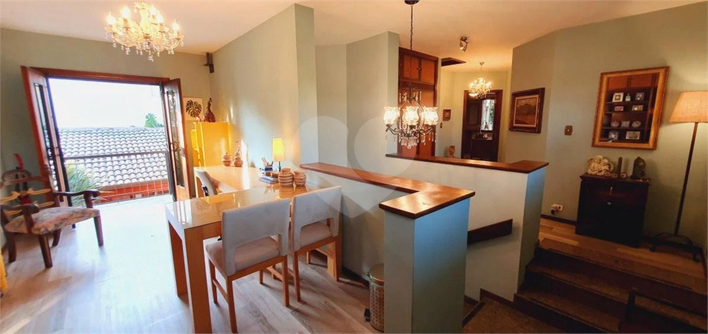 Casa à venda com 5 suítes em Jardim Leonor, São Paulo, SP