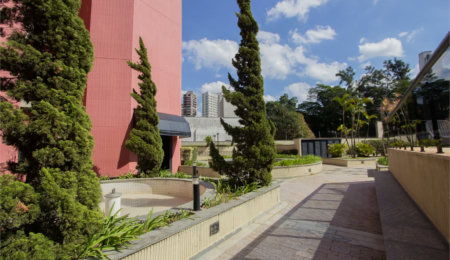 Apartamento à venda com 3 quartos, sendo 1 suíte,  em Vila Andrade, São Paulo, SP