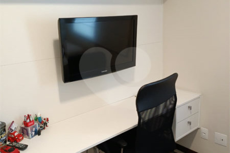 Apartamento na Região da Mooca. Excelente Localização com 3 Dormitórios sendo 1 Suíte e 2 Vagas de Garagem